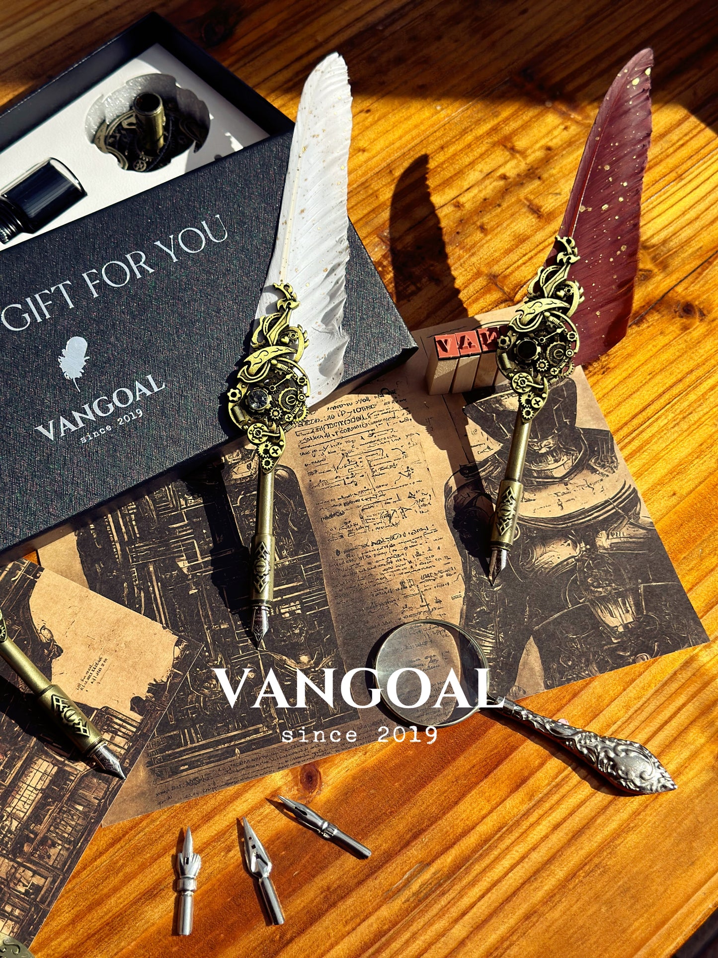 VANGOAL Steampunk Series Quill Pen and Ink Set - Peacock Feather Dip Pen with Display Stand, 2 Replacement Nibs, Black Ink and Blank Greeting Card