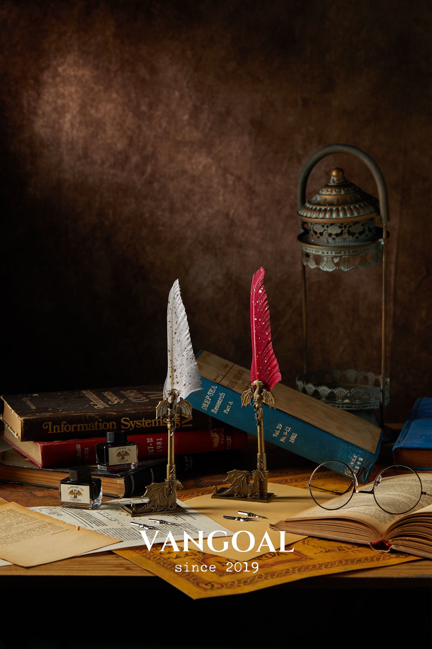 VANGOAL Dragon Series Quill Pen and Ink Set - Gorgeous Dragon Feather Pen with Display Stand, 2 Replacement Nibs, Black Ink and Blank Greeting Card