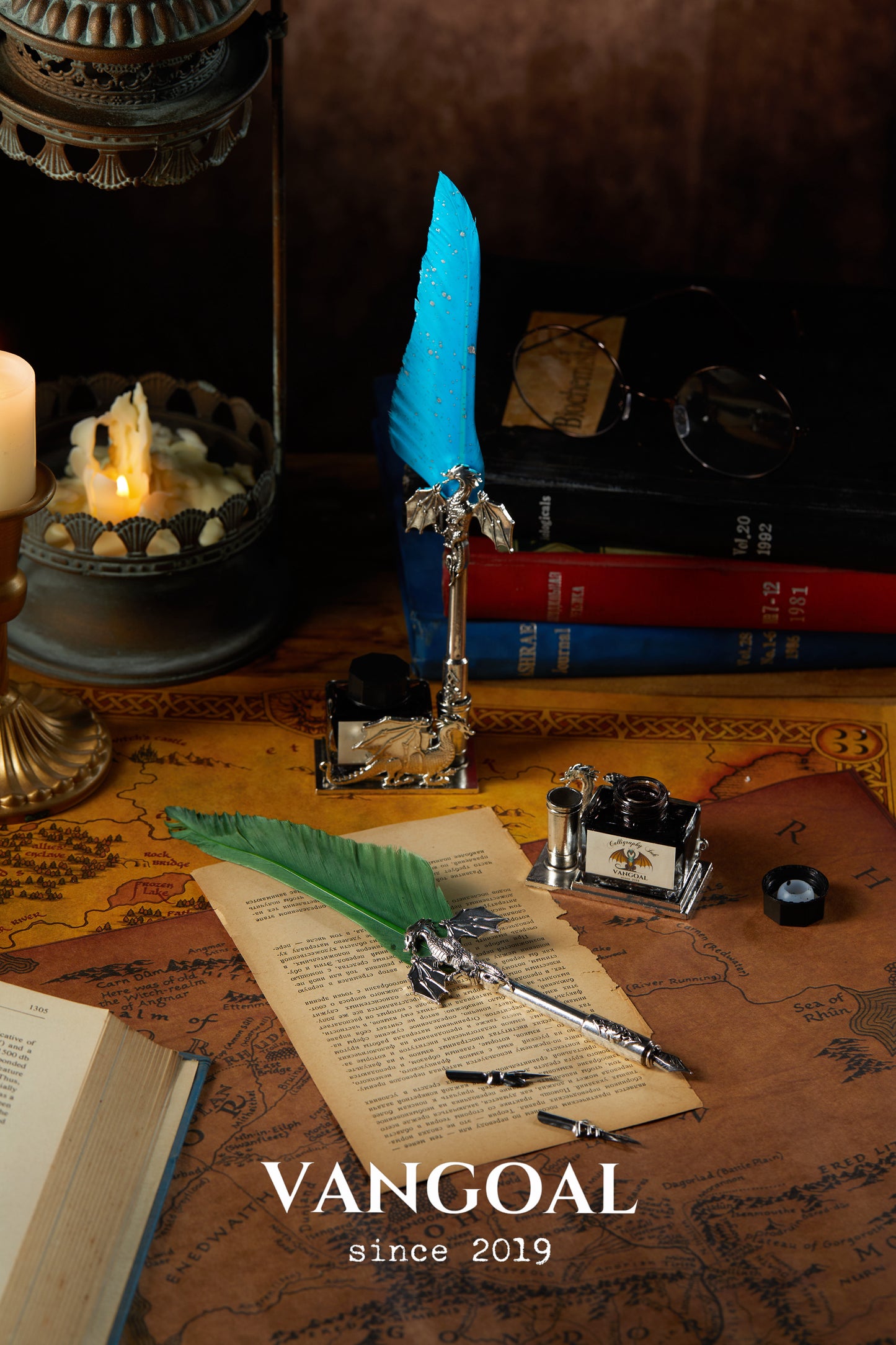 VANGOAL Dragon Series Quill Pen and Ink Set - Gorgeous Dragon Feather Pen with Display Stand, 2 Replacement Nibs, Black Ink and Blank Greeting Card