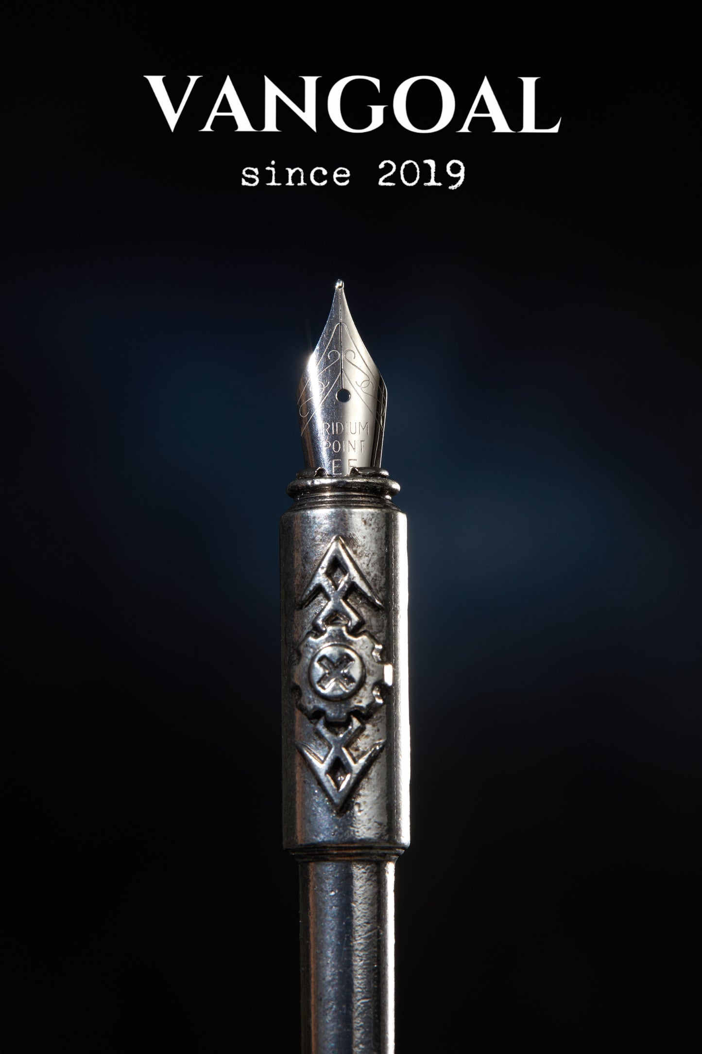 VANGOAL Dragon Series Quill Pen and Ink Set - Gorgeous Dragon Feather Pen with Display Stand, 2 Replacement Nibs, Black Ink and Blank Greeting Card